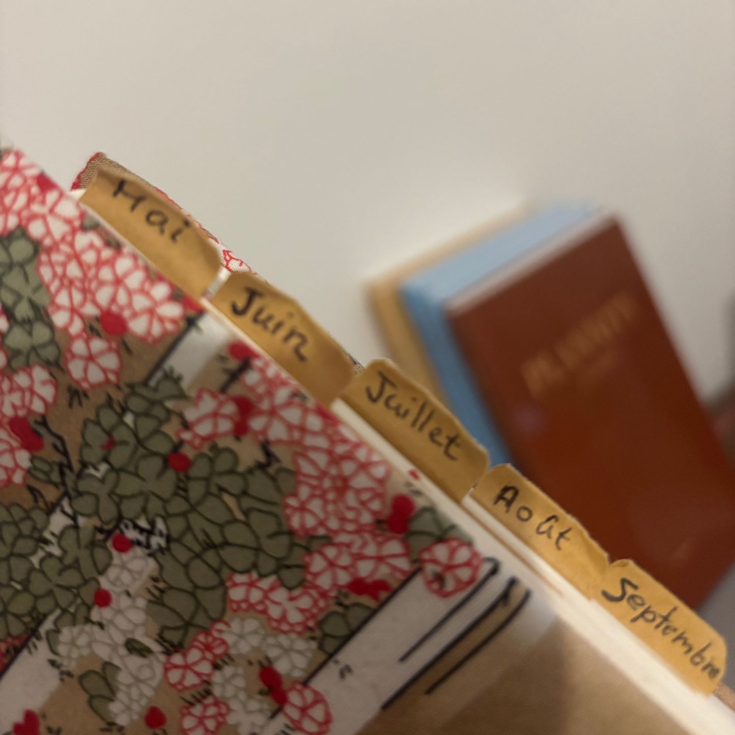 stickers onglet calendrier sur un carnet