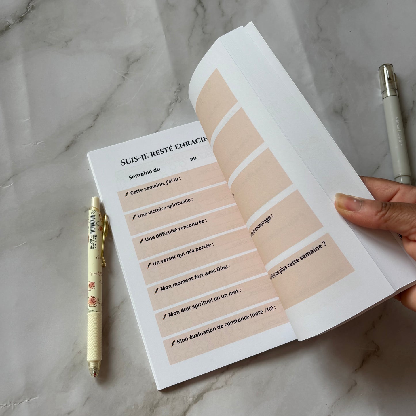 photo intérieur du carnet de discipline spirituelle believer page hebdomadaire