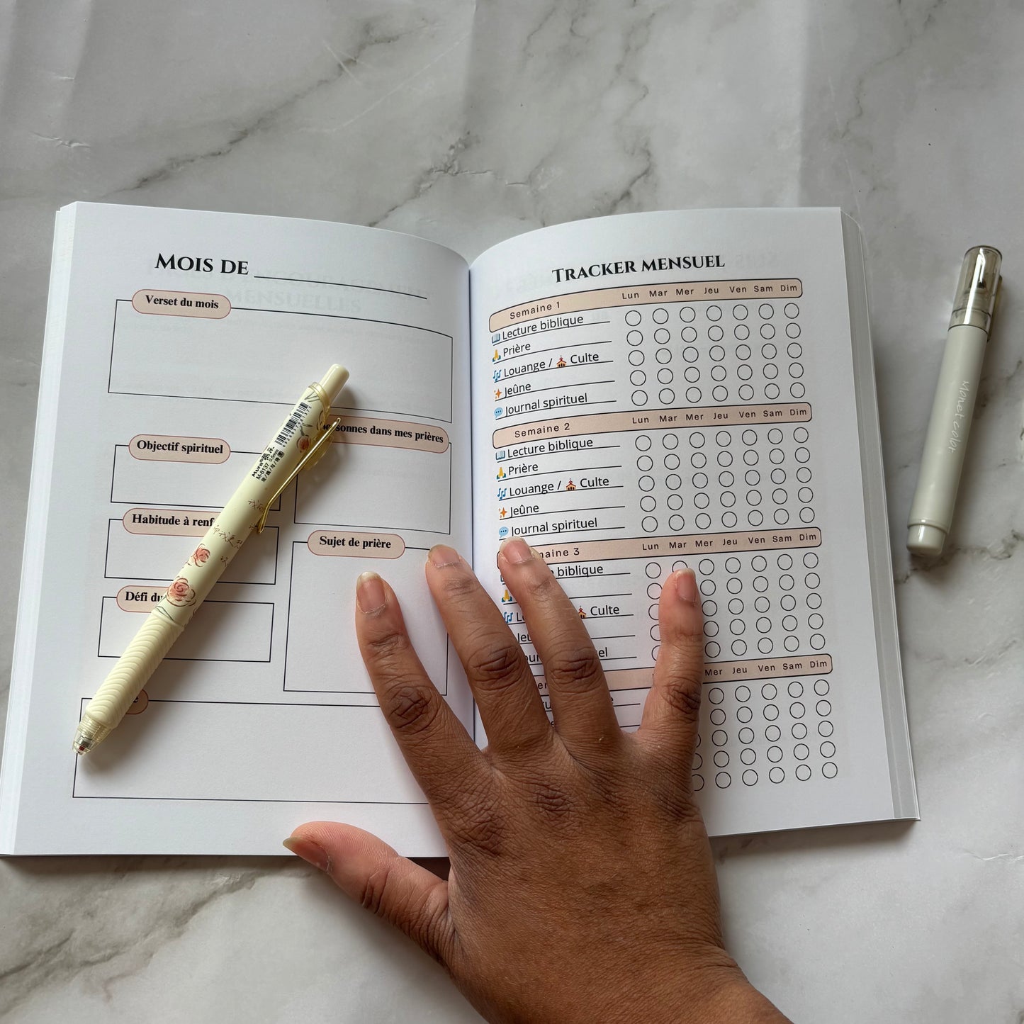 photo intérieur du carnet de discipline spirituelle believer page mensuel