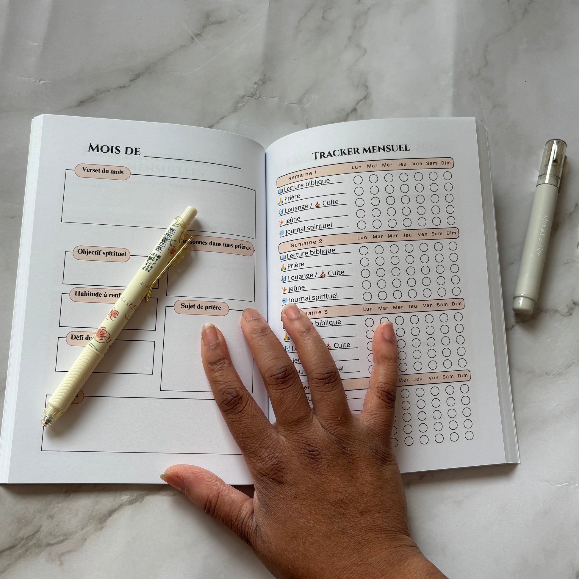 photo intérieur du carnet de discipline spirituelle believer page mensuel