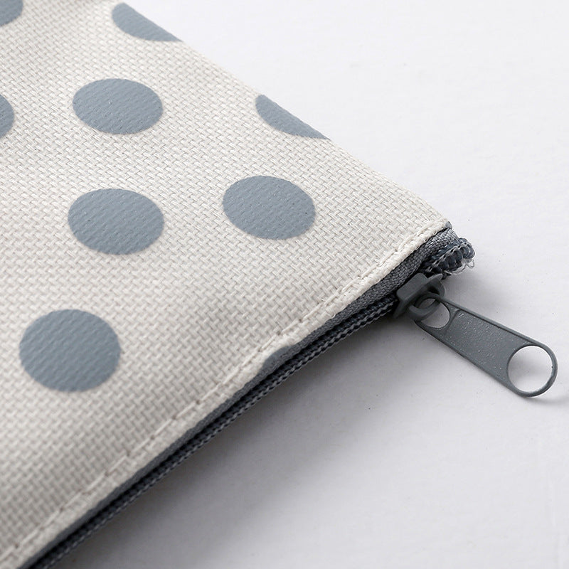 trousses minimalistes en tissu blanche avec pois bleu